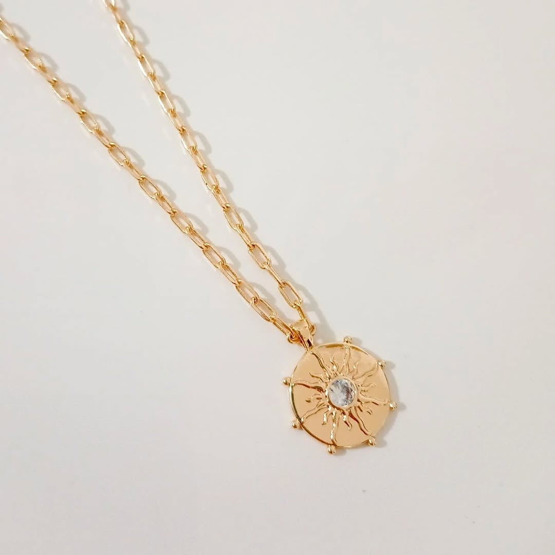 Collar piedra turquesa y collar moneda sol