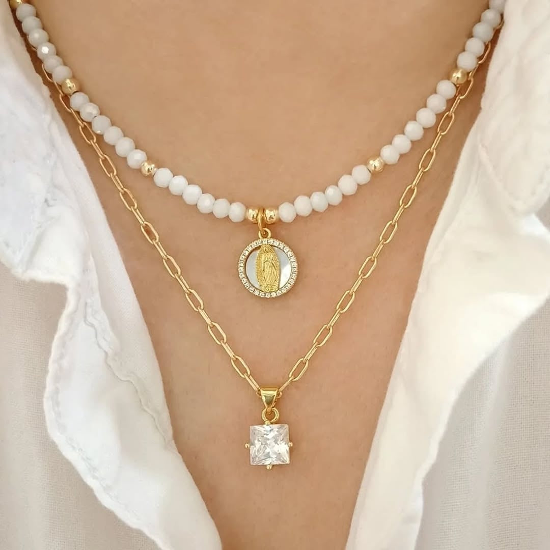 Collar cristal con dije virgen y collar cuadro zirconia (piezas por separado)