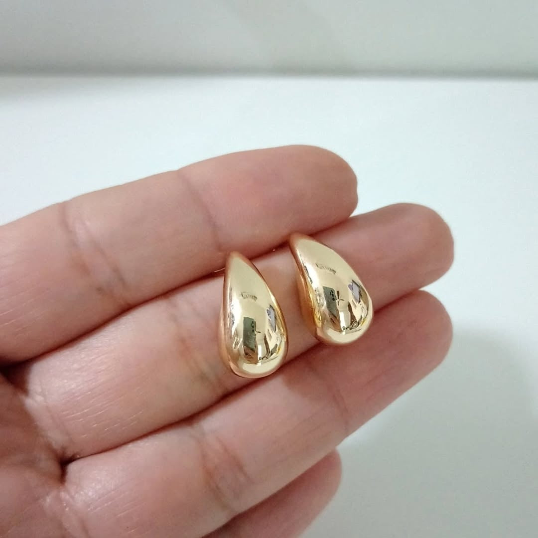 Arete gota dorada