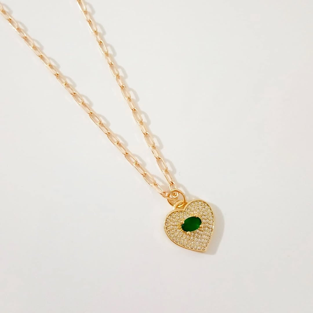 Collar chaquira verde y collar dije corazón zirconias (piezas por separado)