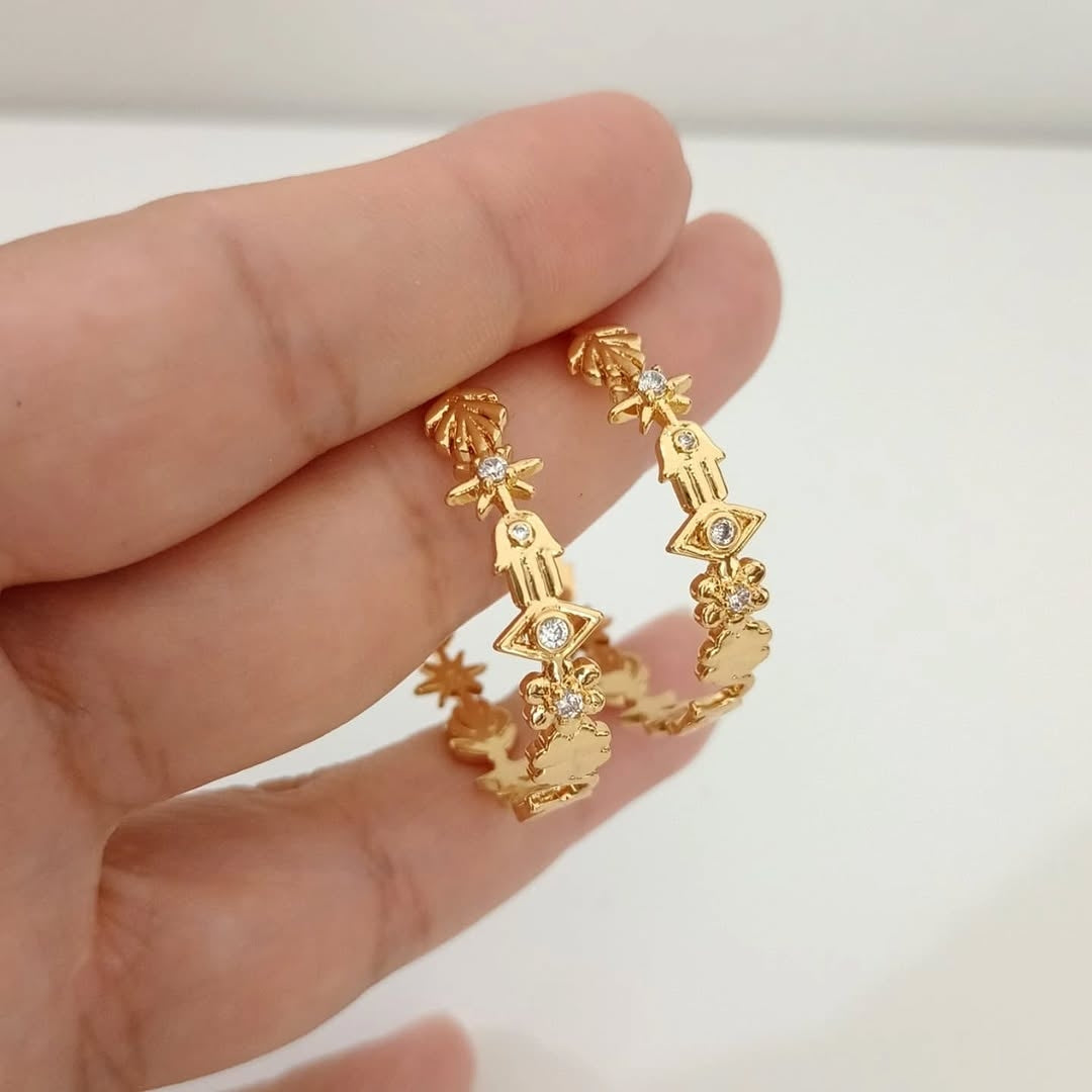 Arracada con figuras y detalles zirconias