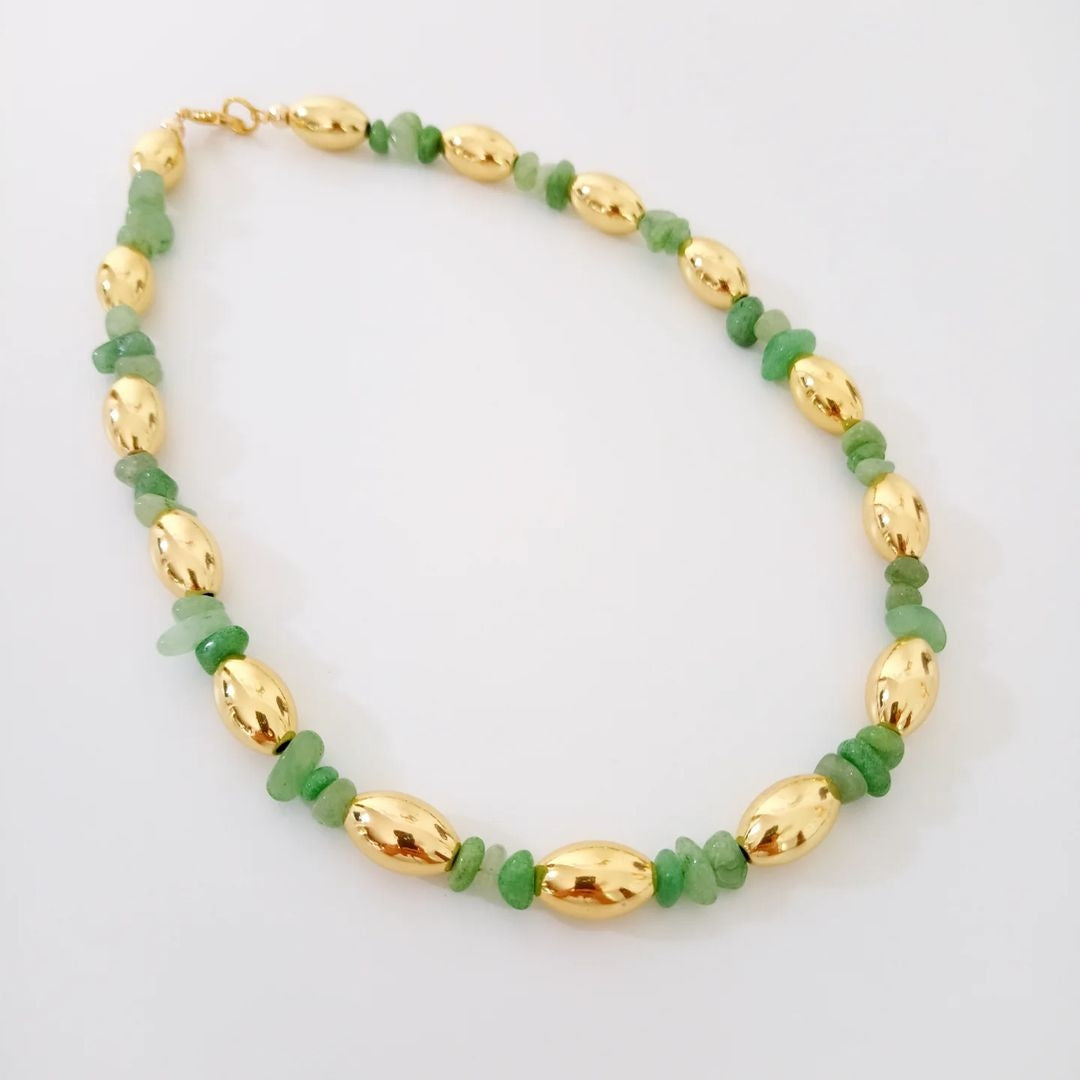 Collares en piedra verde (piezas por separado)