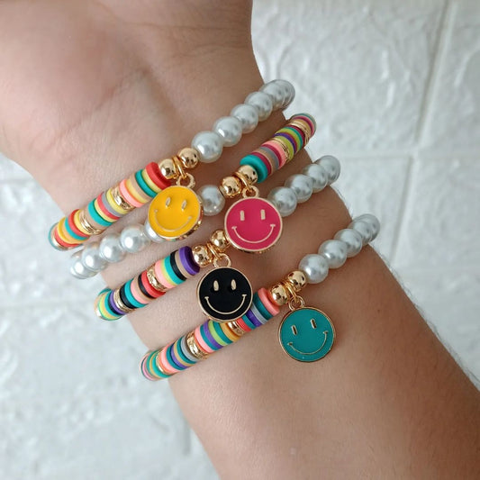 Pulsera puca colores y perlas con dije carita esmaltada