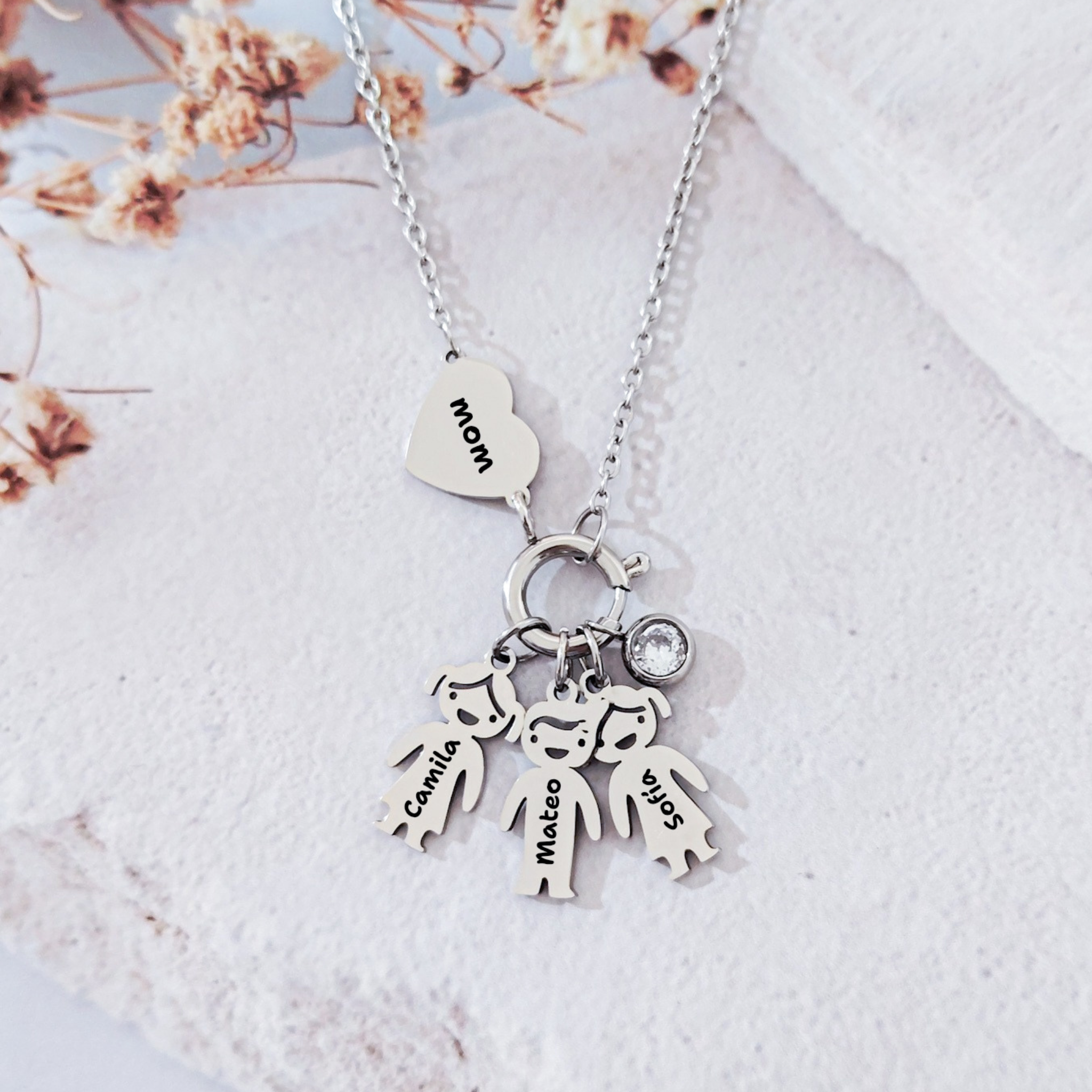 Collar corazón con broche y dije niño(a)