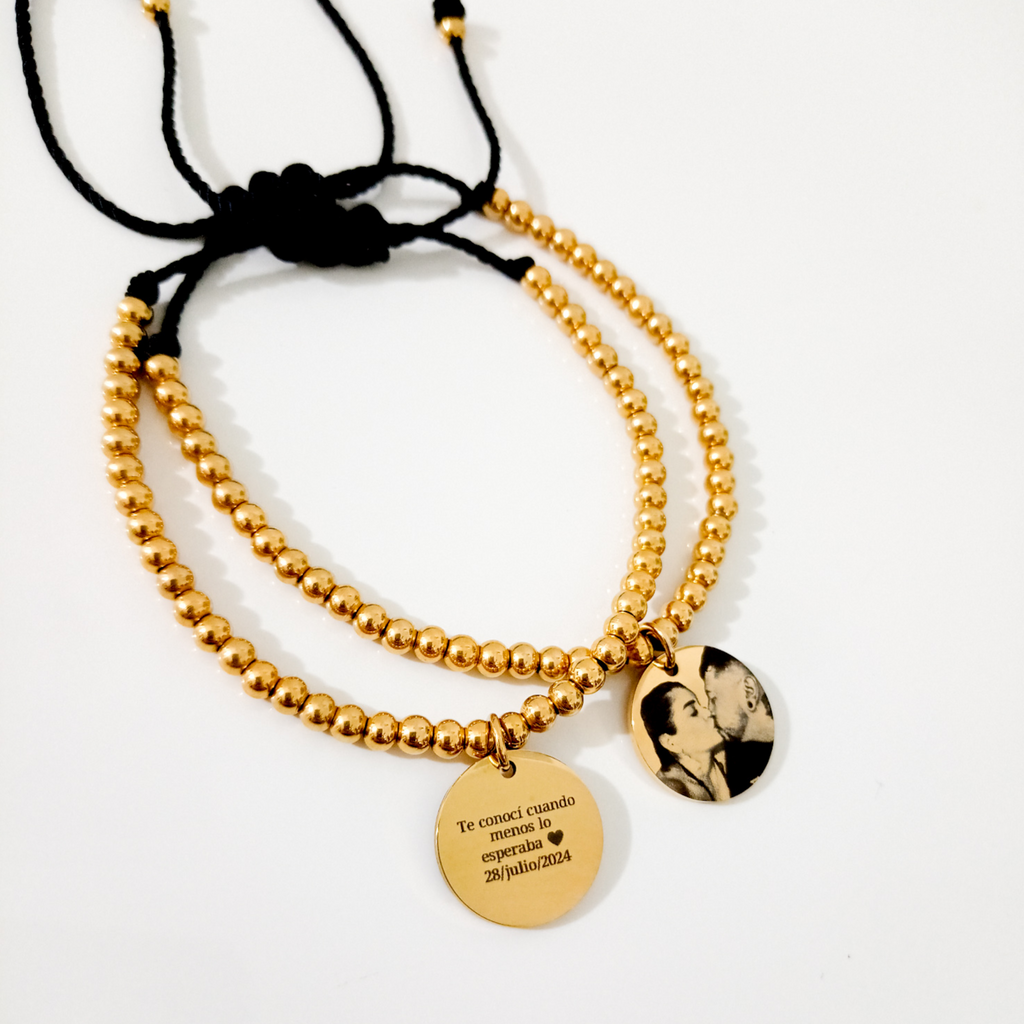 Pulsera de bolitas con medalla y foto
