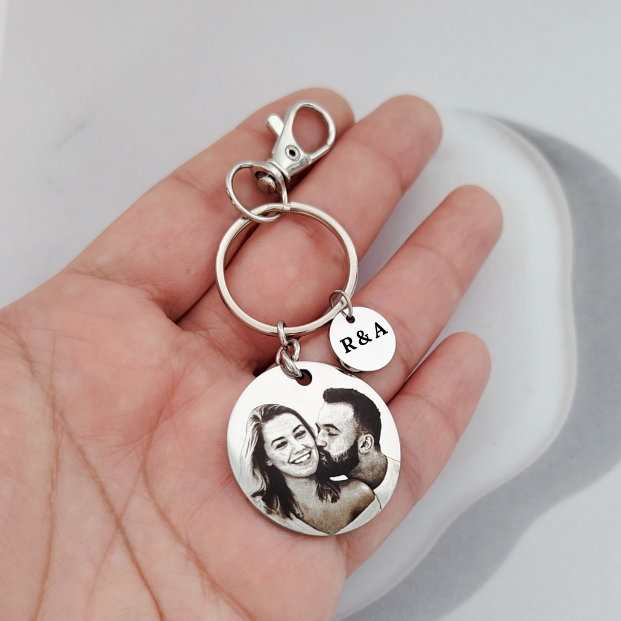 Llavero doble medalla con foto e iniciales