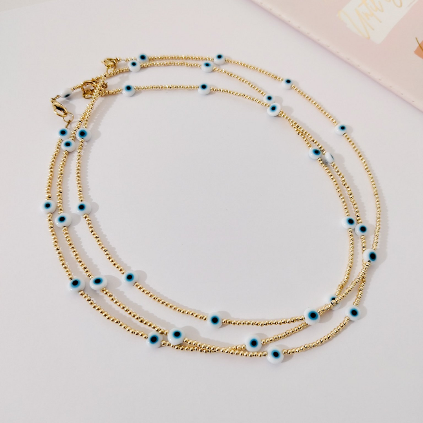 Collar dorado ojitos