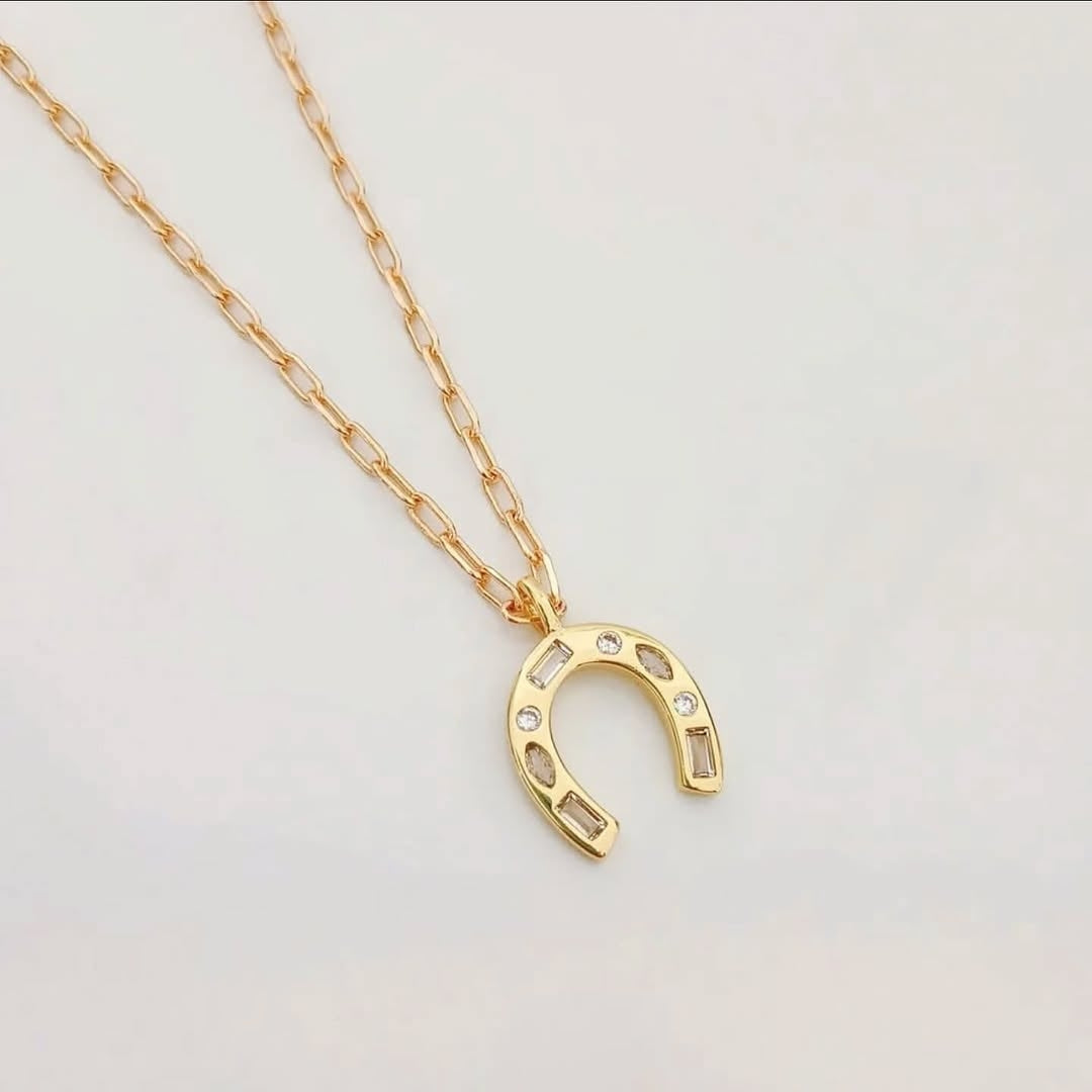 Choker ojitos, collar dorado corazón, collar azul corazón ojito y collar herradura (piezas por separado)