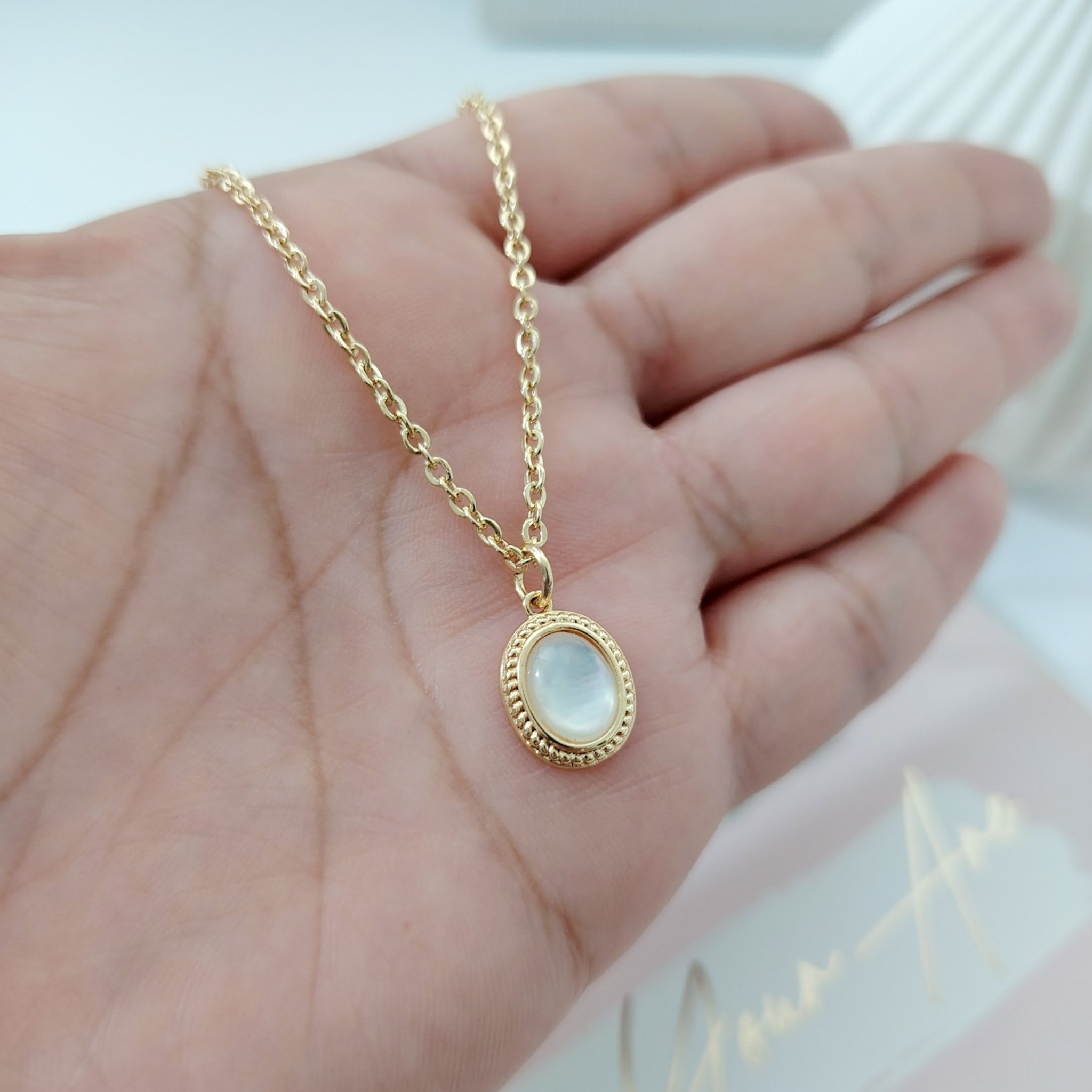 Collar ovalo perla madre