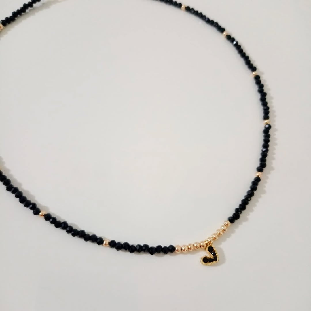 Collar cristal negro con dije corazón y collar dije corazon love (piezas por separado)