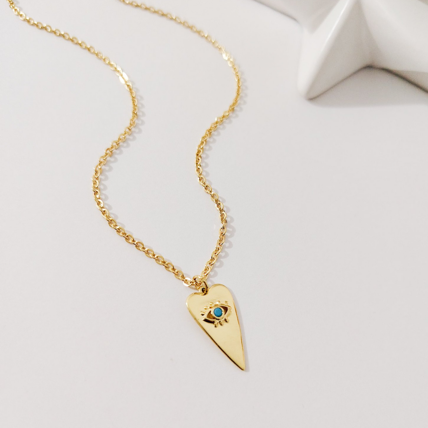 Collar corazón dorado con ojito