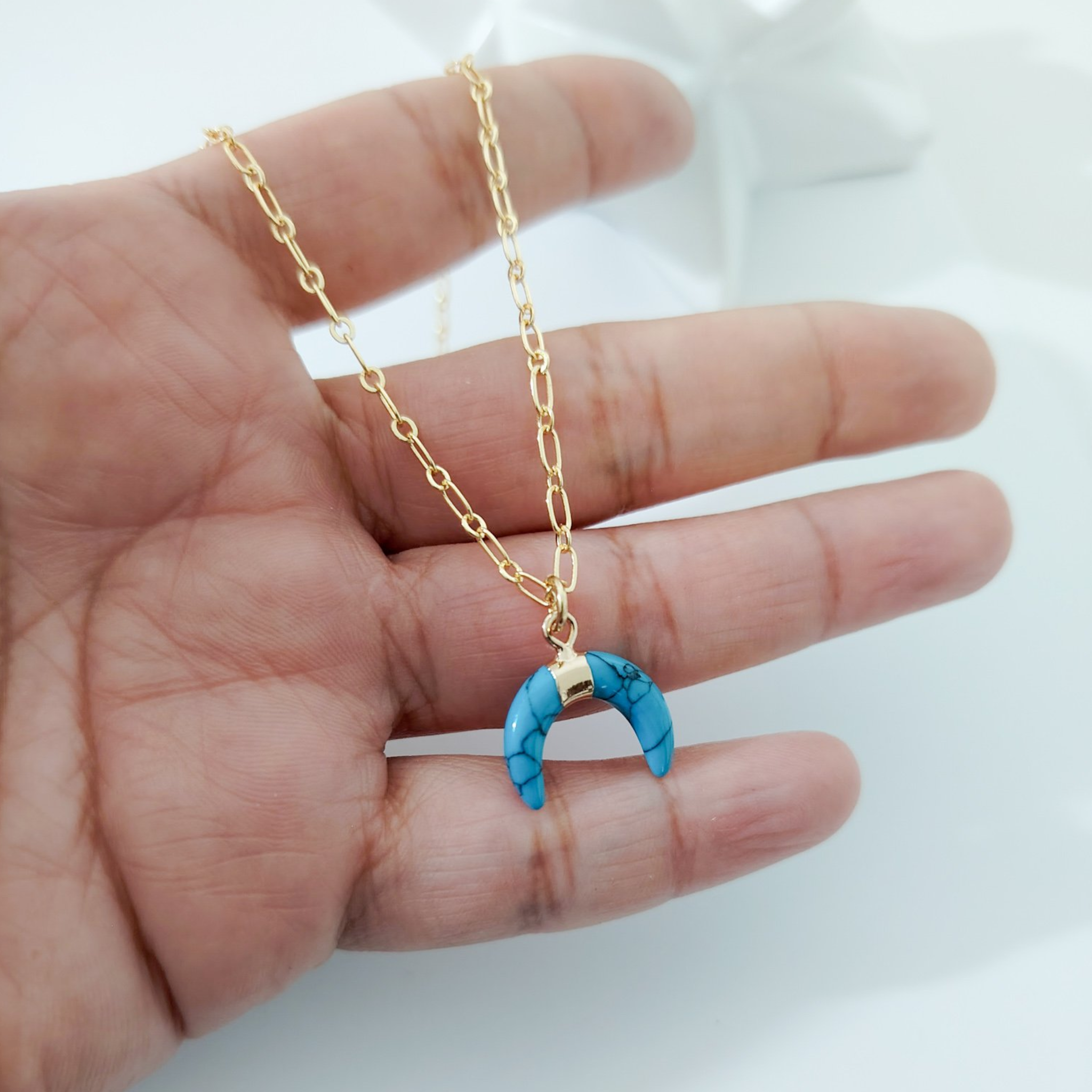 Collar cuerno azul