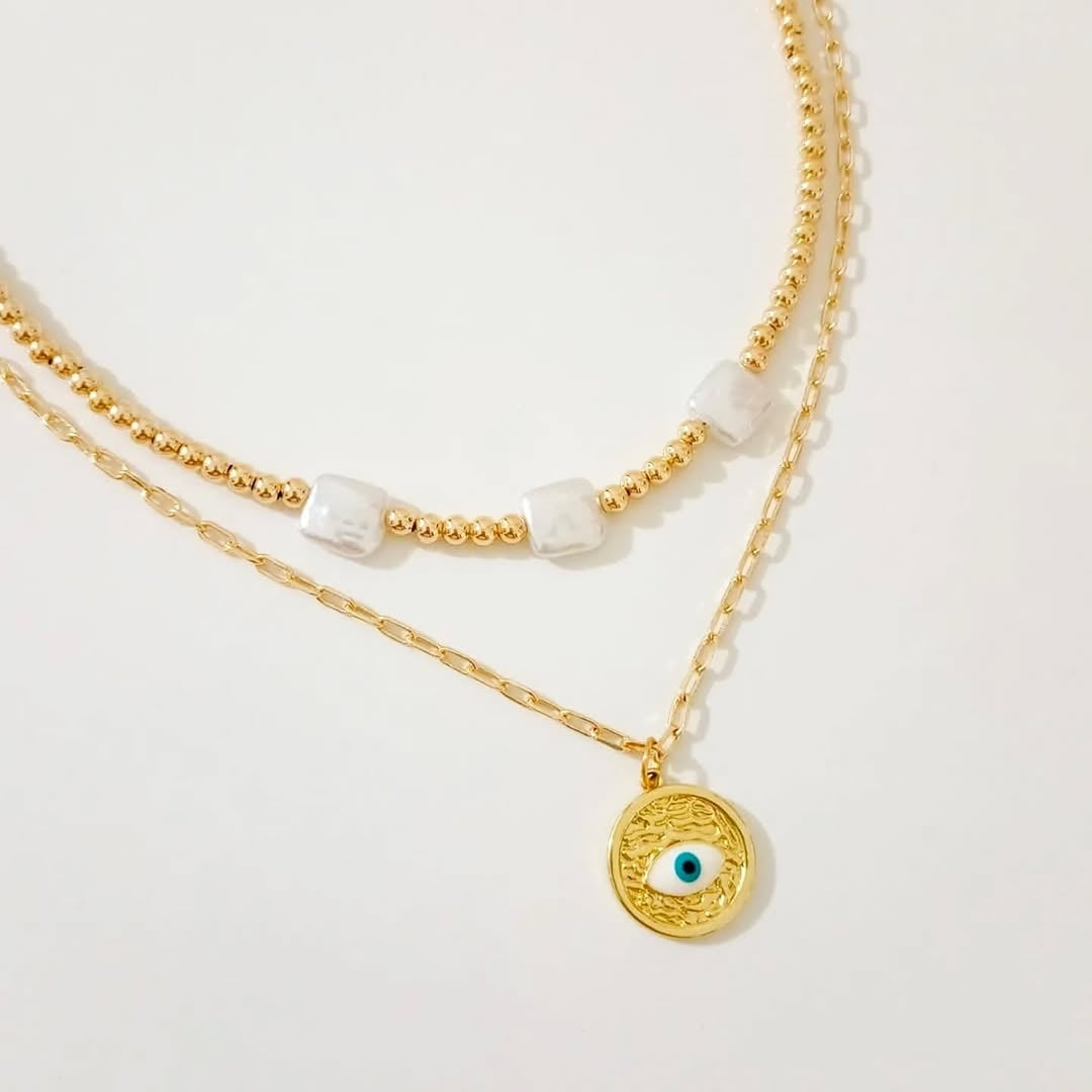 Collar dorado con cuadro perla sintética y collar dije moneda ojo (piezas por separado)
