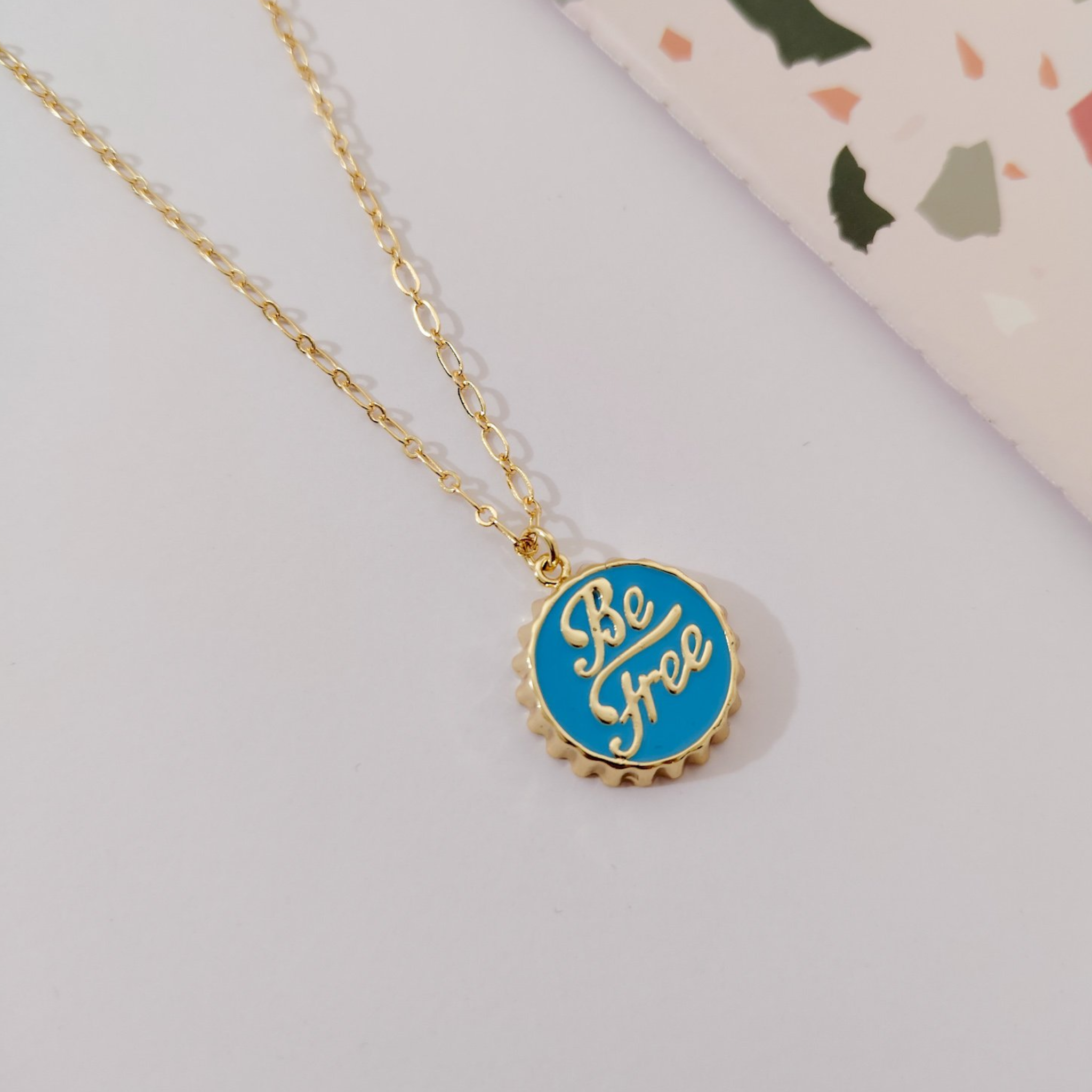 Collar dije corcholata esmaltada azul