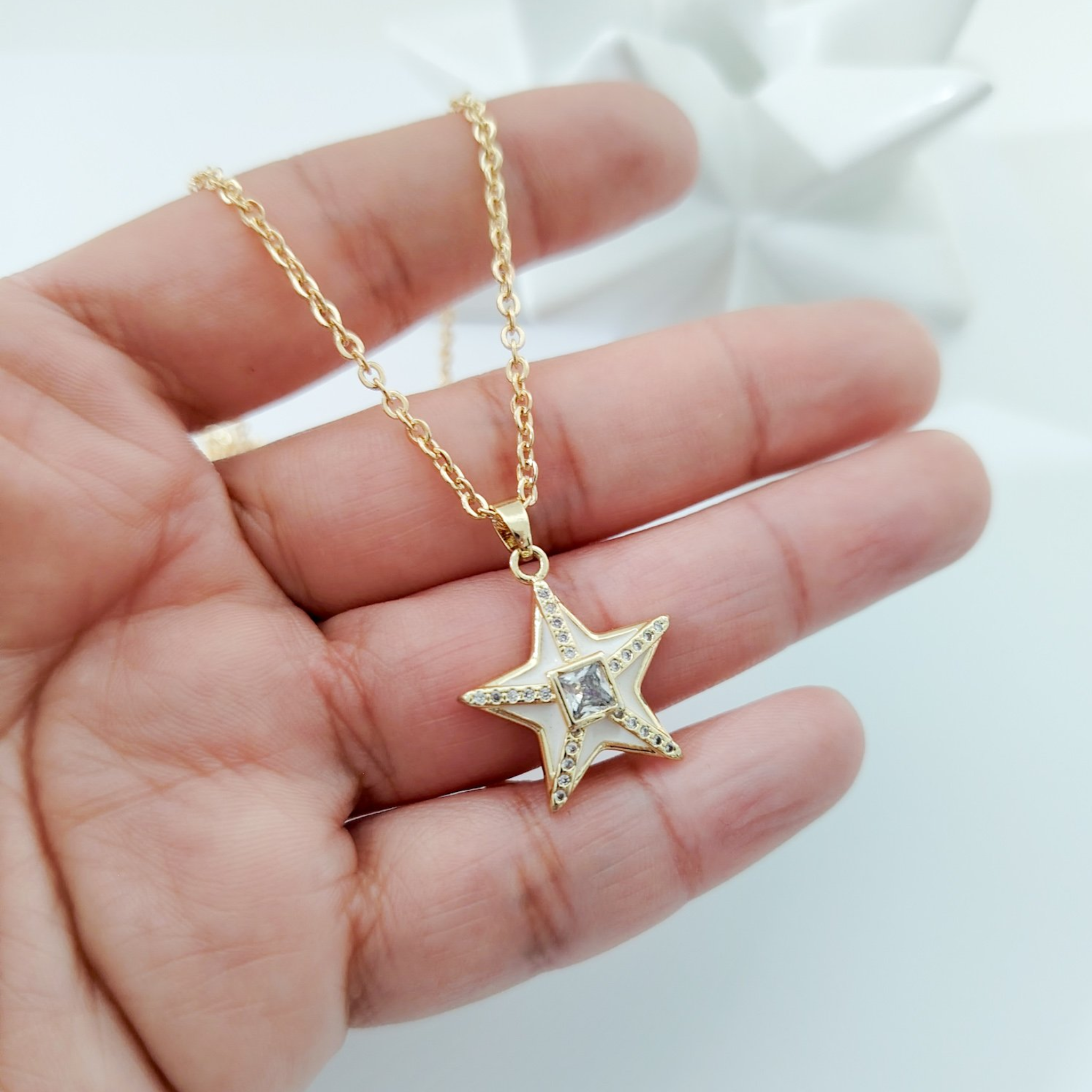 Collar estrella blanca con zirconias