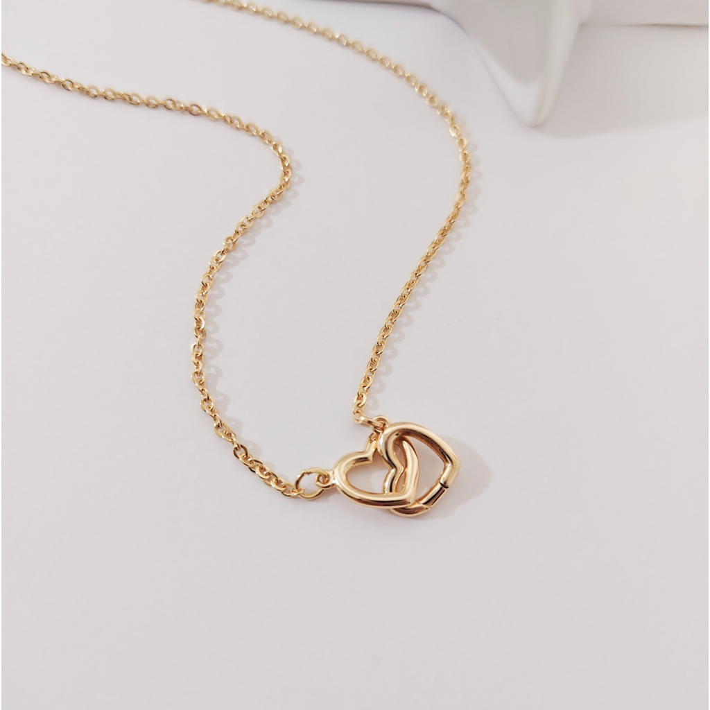 Collar corazones entrelazados