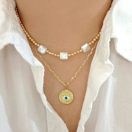 Collar dorado con cuadro perla sintética y collar dije moneda ojo (piezas por separado)