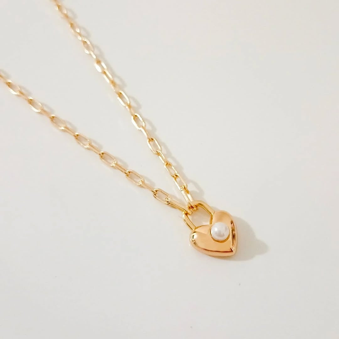 Collar verde corazón, collar candado corazón perlita y collar doble corazón zirconia (piezas por separado)