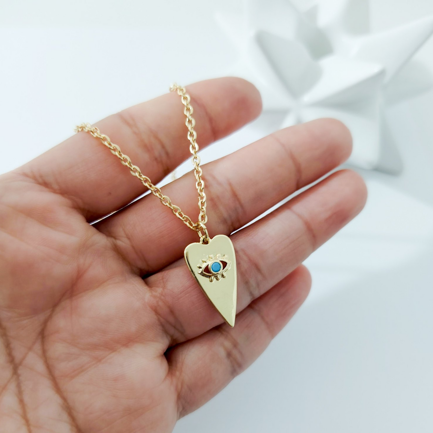 Collar corazón dorado con ojito