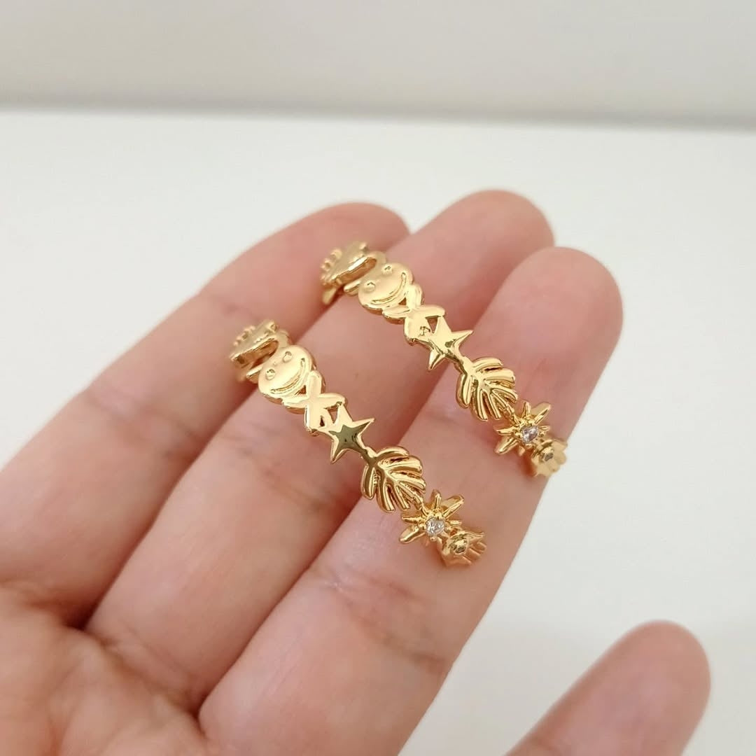 Arracada con figuras y detalles zirconias