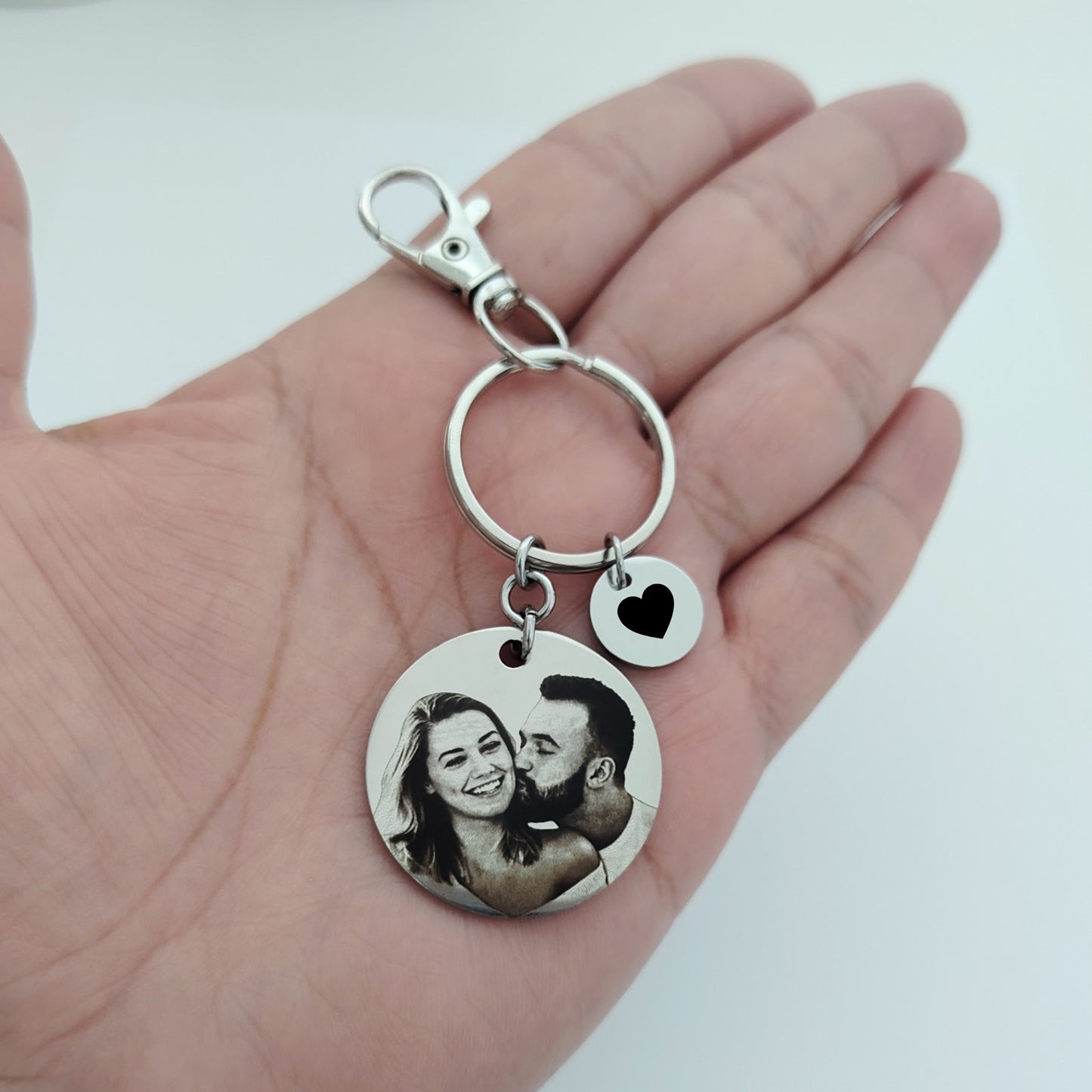 Llavero medalla con foto y dije corazón