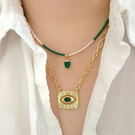 Collar chaquira con cuarzo verde y collar placa zirconias con ojo verde (piezas por separado)
