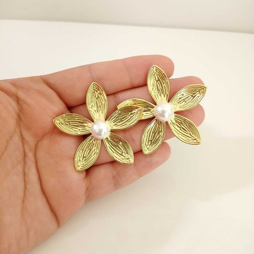 Arete flor con perla