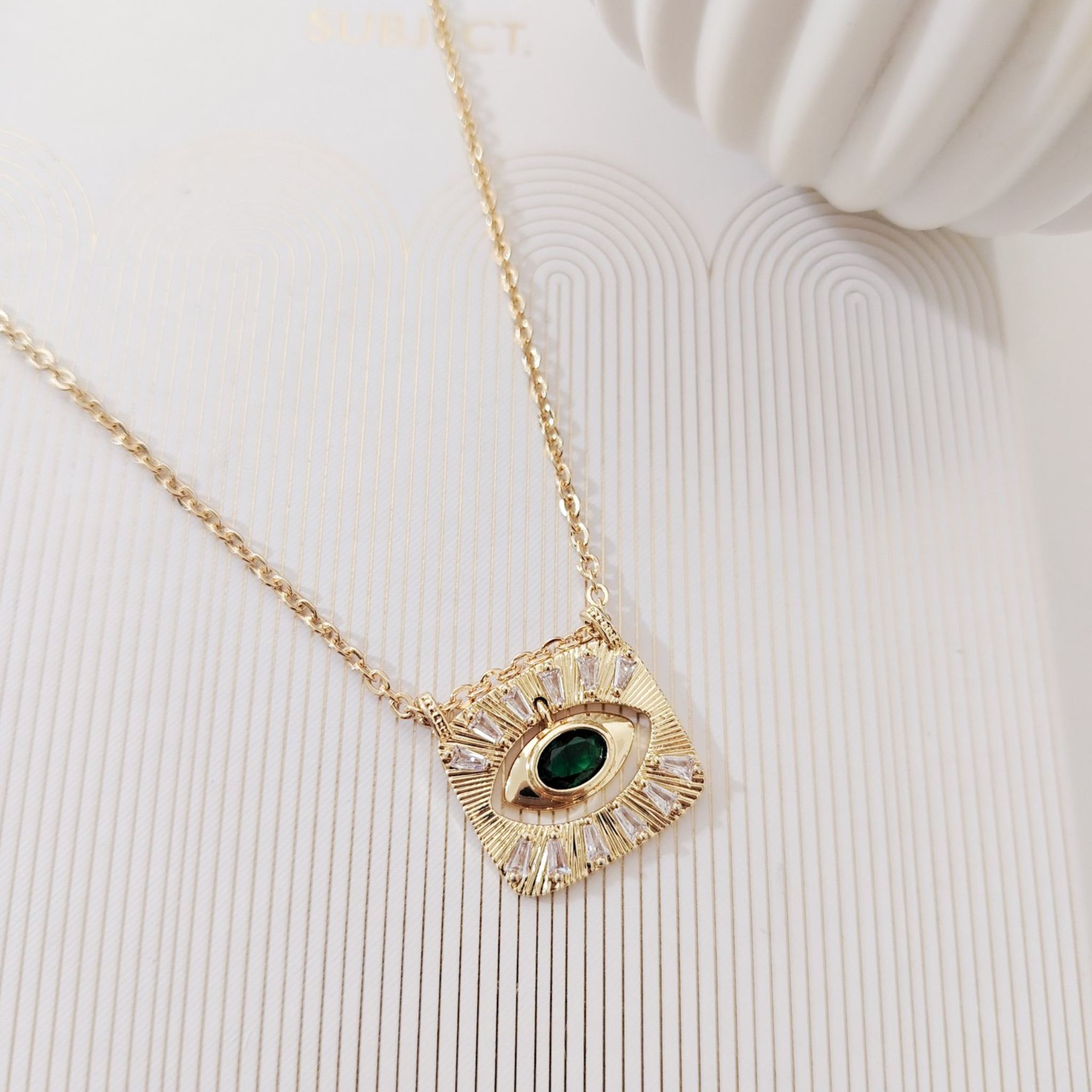 Collar ojo verde con zirconias