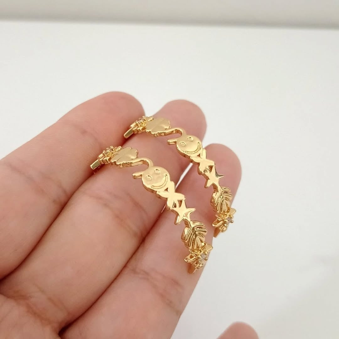 Arracada con figuras y detalles zirconias