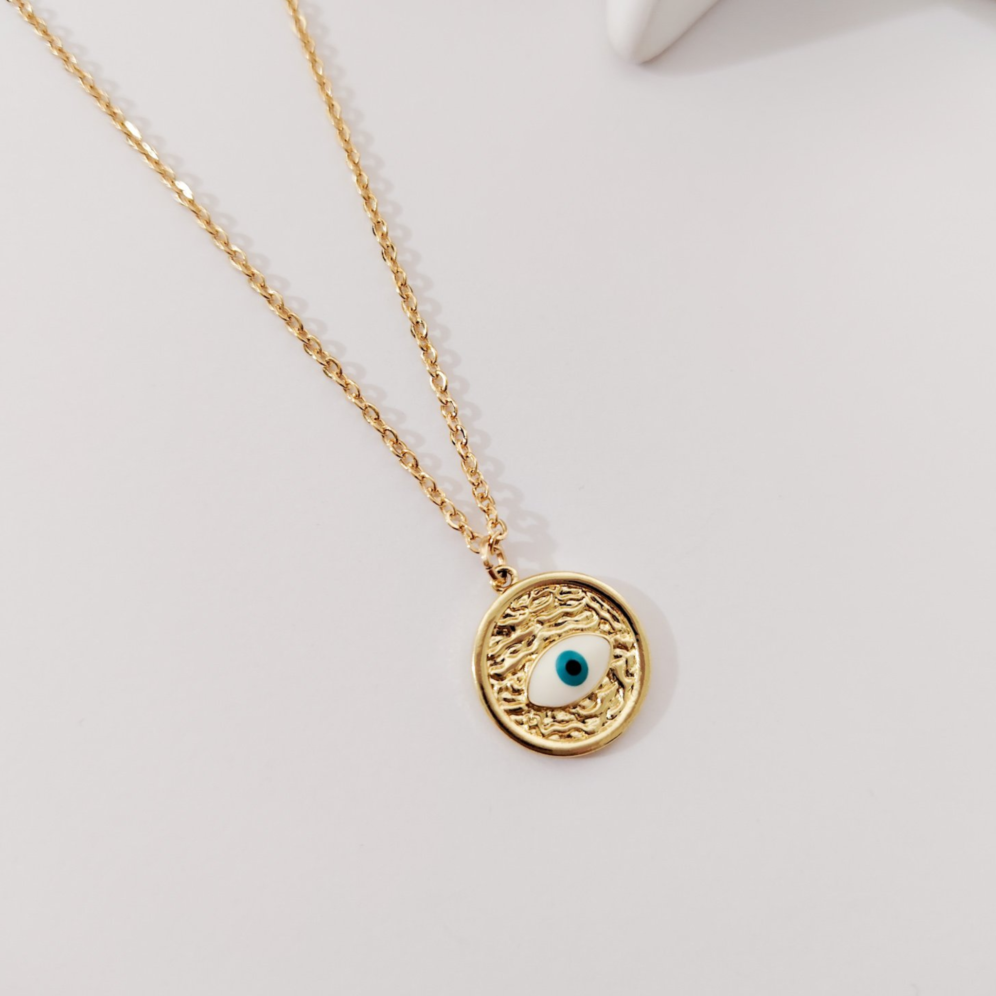 Collar dije moneda ojo