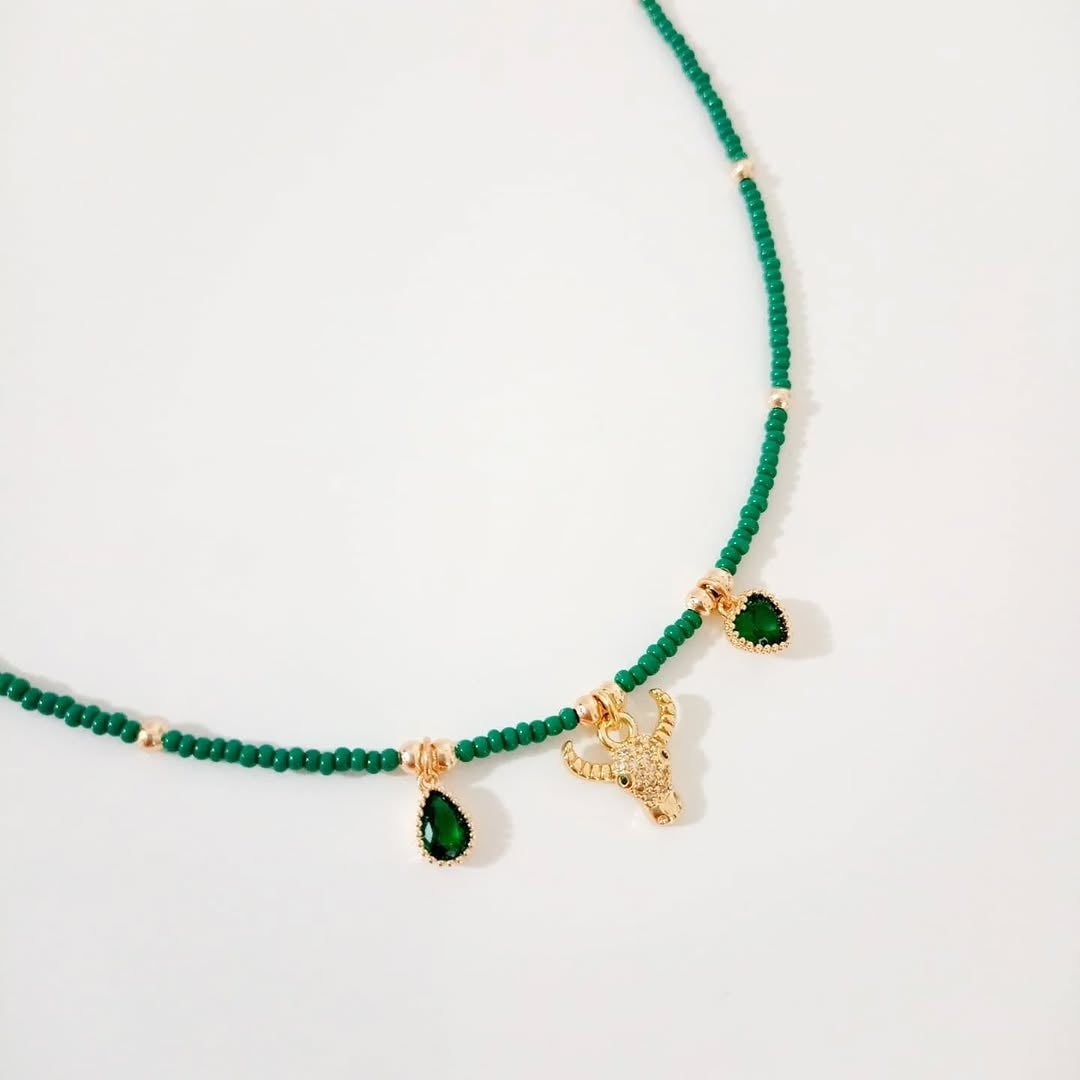 Collar chaquira verde y collar dije corazón zirconias (piezas por separado)