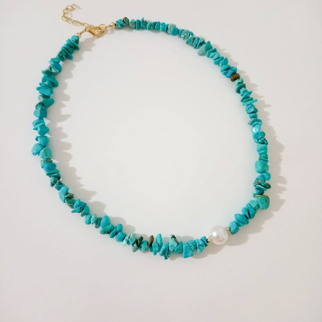 Collar piedra turquesa y collar moneda sol