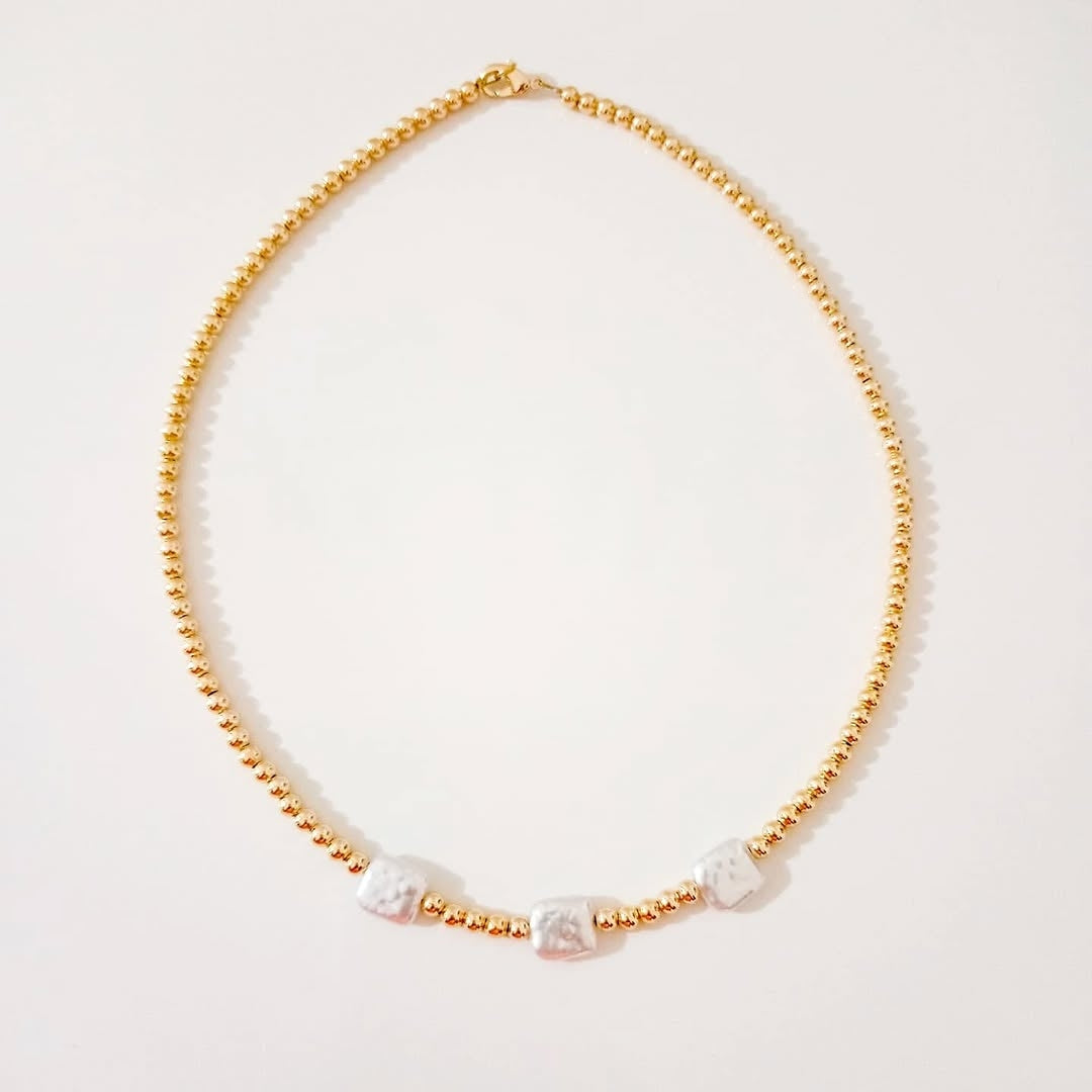 Collar dorado con cuadro perla sintética y collar dije moneda ojo (piezas por separado)