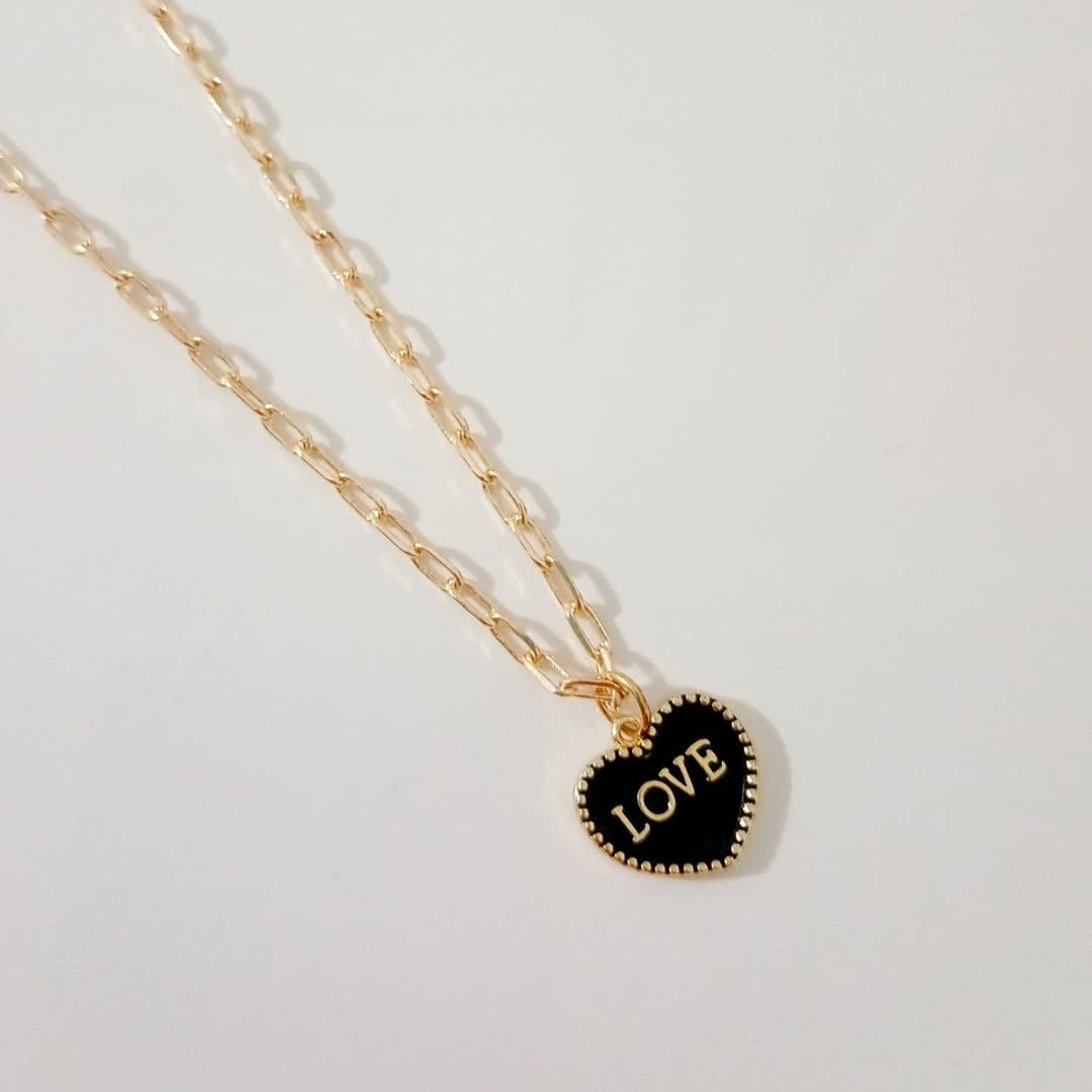 Collar cristal negro con dije corazón y collar dije corazon love (piezas por separado)