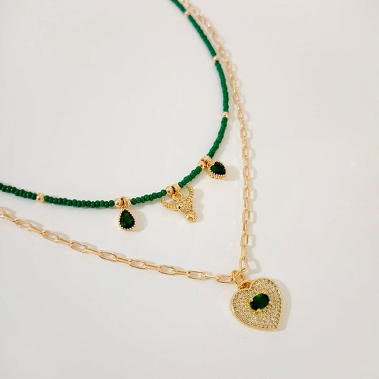 Collar chaquira verde y collar dije corazón zirconias (piezas por separado)