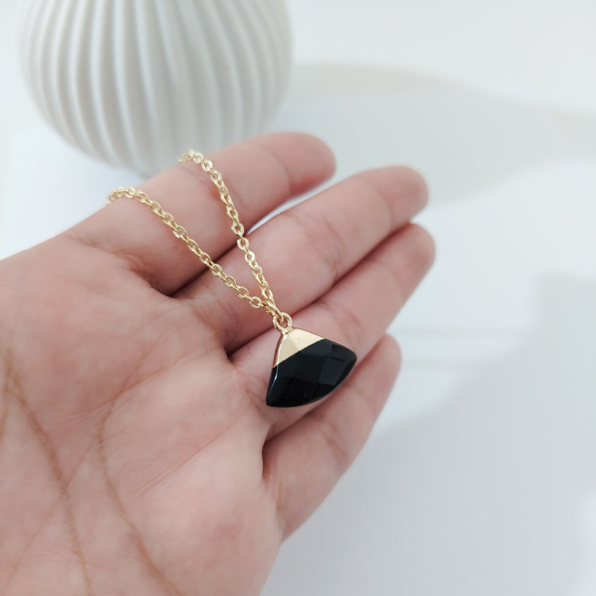 Collar piedra triangular