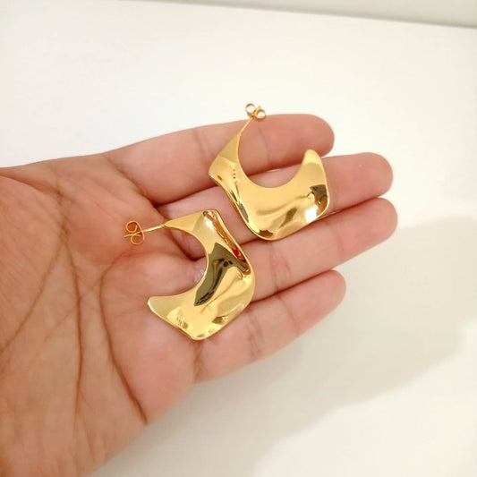 Arracada irregular lisa en acero inoxidable