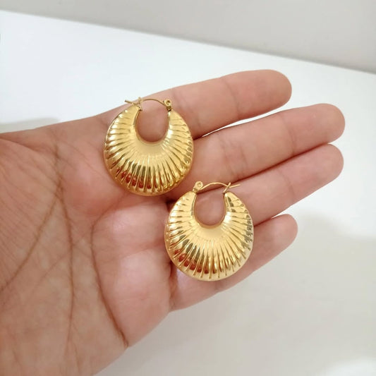 Arracada concha en acero inoxidable