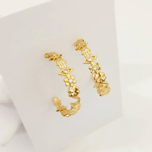 Arracada con figuras y detalles zirconias